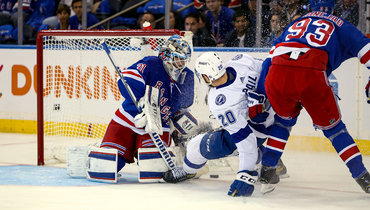 Шестеркин идет еще за одной «Везиной»? Российский вратарь «Рейнджерс» переиграл Василевского  📷
