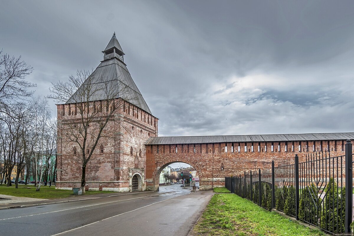 Никольская башня. Фото с сайта визитсмоленск.рф.