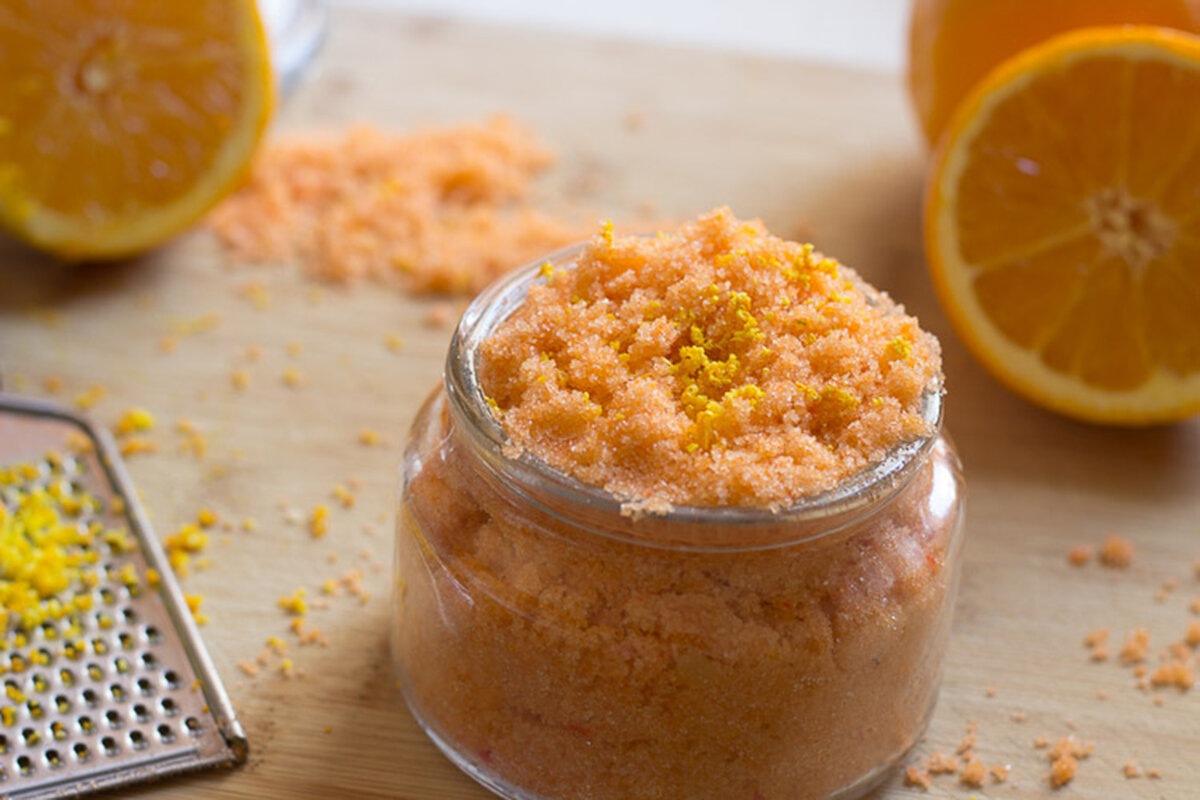 Adoro le arance e le mangio molto spesso durante la stagione fredda. Contiene una grande quantità di fibre, flavonoidi, vitamina C, beta-carotene e vitamine B-3