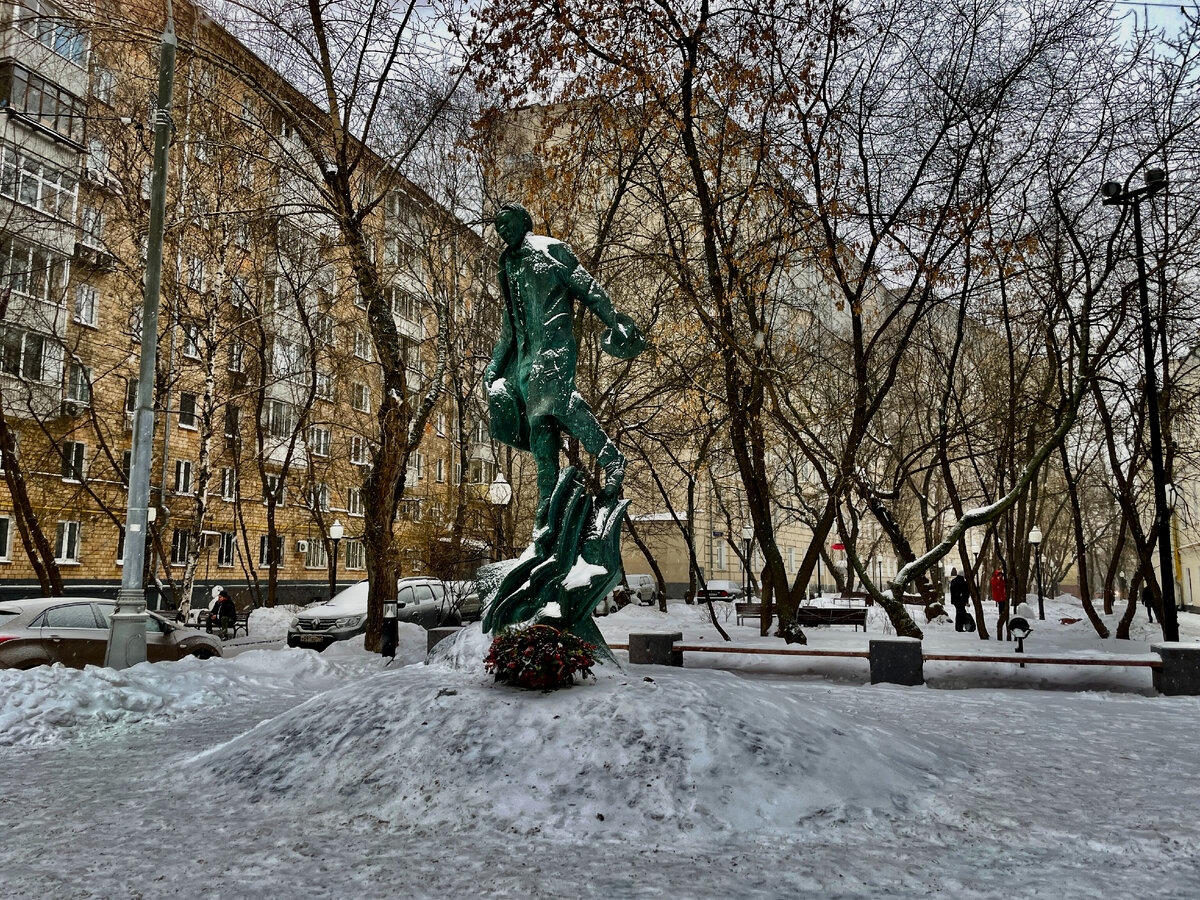 Памятник М.А. Булгакову в Москве, фото автора статьи 