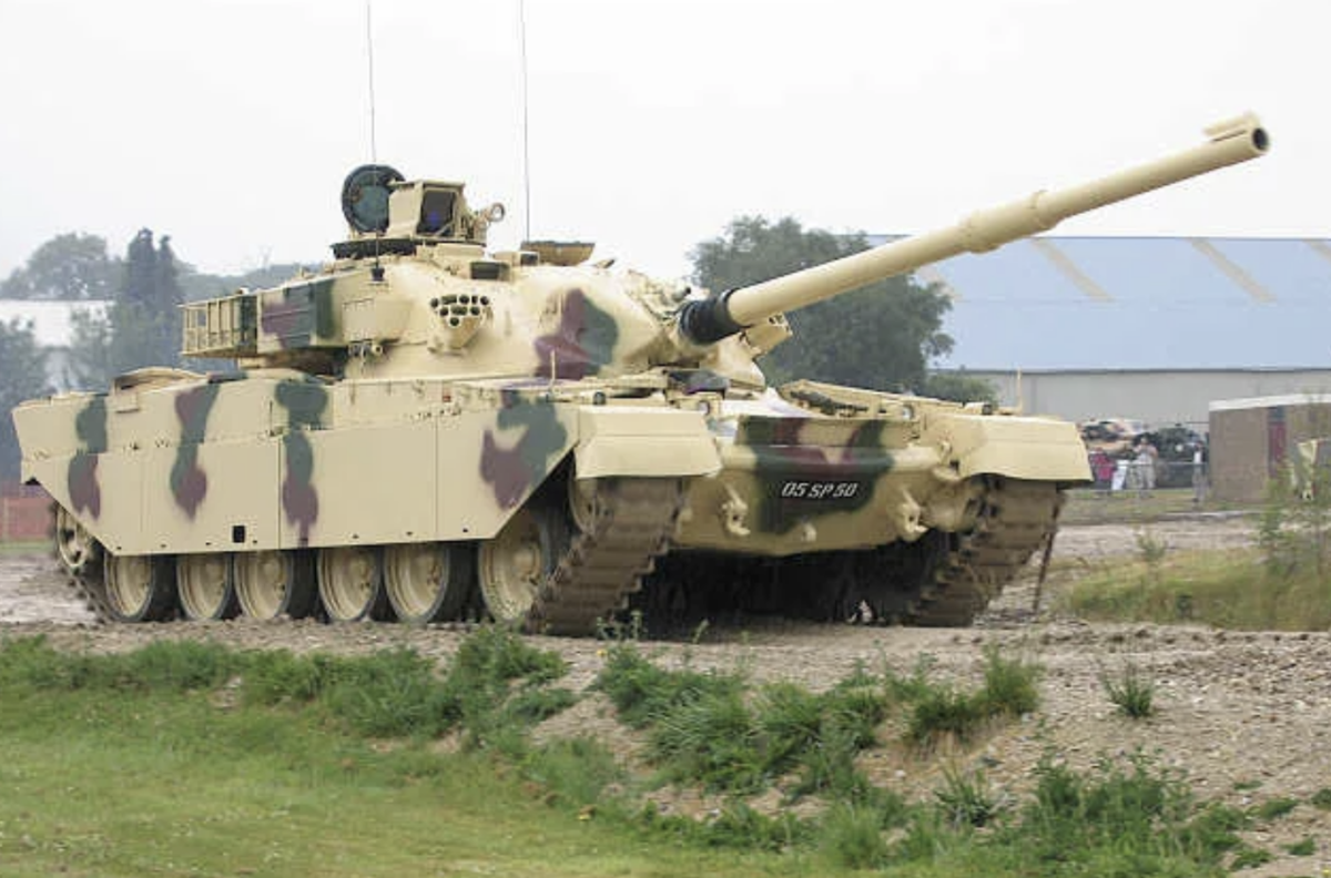 Модель танка под названием «Зульфикар» была разработана в Иране в середине 1990-х гг и запущена в производство в 1997 г.-2