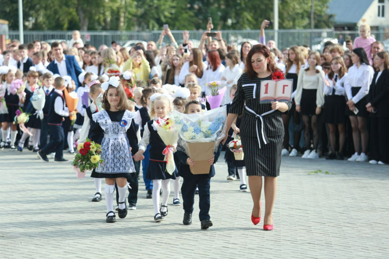 Как прошла линейка в школе. Школа 73 Рязань. Школа 73 Рязань директор.