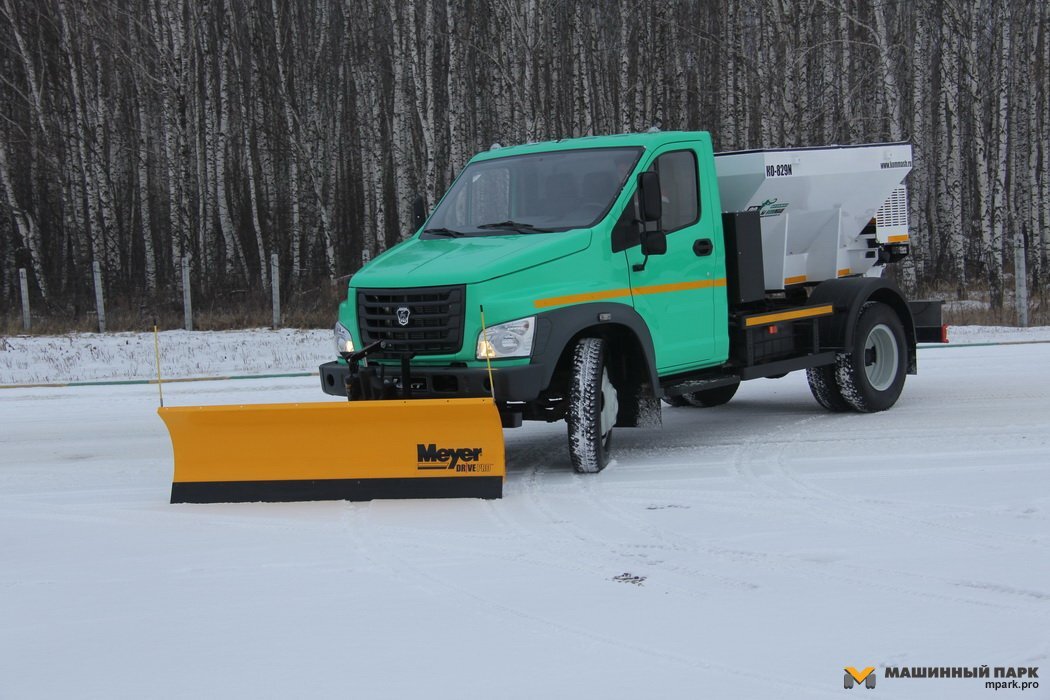 01. Индекс КО-829, вообще-то, общий для всех арзамасских «ка-дэ-эмок», которые монтируют на шасси КАМАЗов и МАЗов. Дальше идет буква. И в зависимости от этой буквы конфигурация оборудования и, соответственно, внешность сильно меняются. N-вариант — самый легкий и первый на шасси марки ГАЗ.

