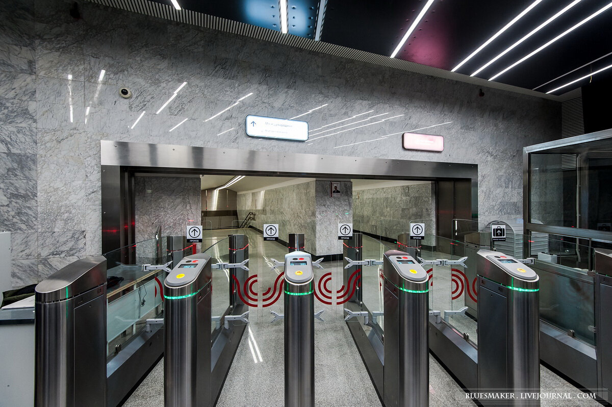 станции со стеклянными вестибюлями. метро каширская бкл. коридор завода. вестибюль станции международная. вестибюль инженер осквернить.