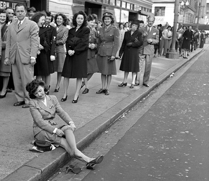 Распродажа нейлоновых чулок в Вашингтоне, 1945 год