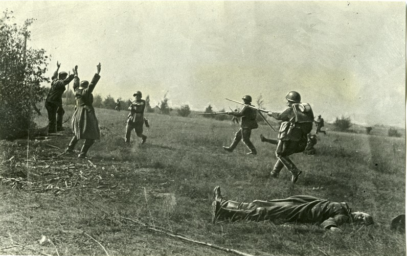 Начало боя. Ржевская битва фотохроника. Погибшие подо Ржевом в 1942.