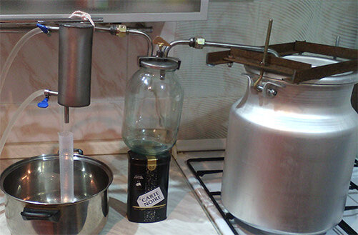 Перегонный куб сделан из бедона