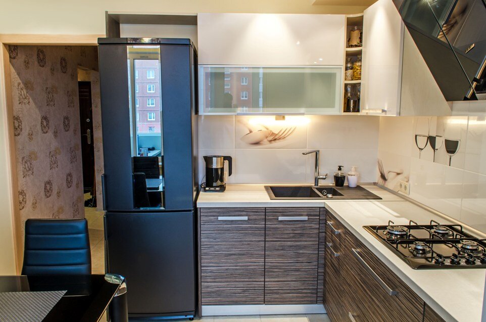 Бежевый холодильник в интерьере кухни (58 фото)