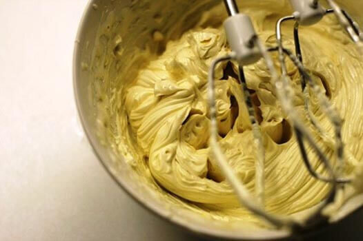 Крем заварной масляный. Простой рецепт шоколадного заварного крема