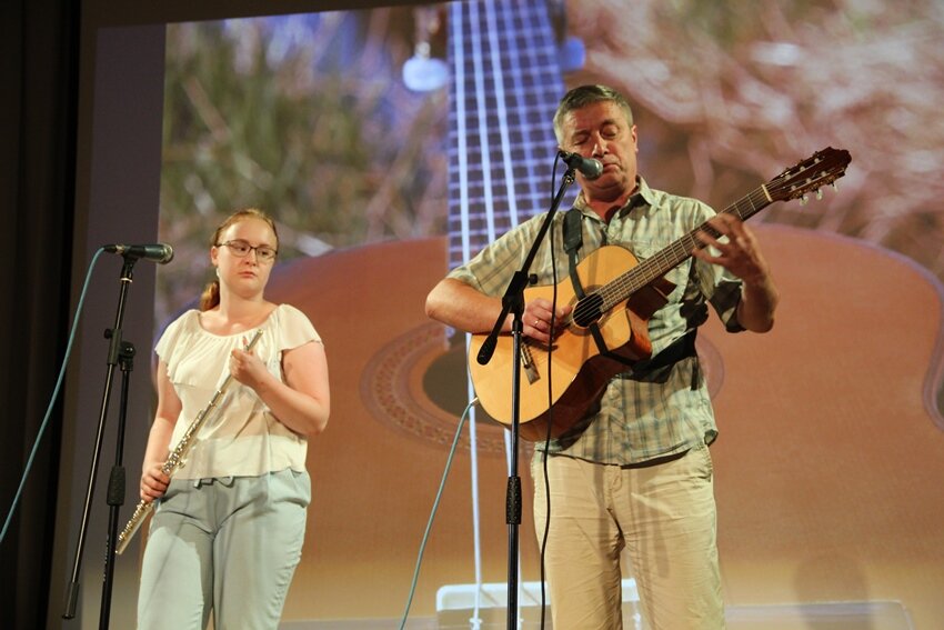 18  июля во дворце культуры «Яуза» состоялось чествование молодых  вокалистов, победителей городских и региональных конкурсов, участников  бардовского фестиваля «Струна».