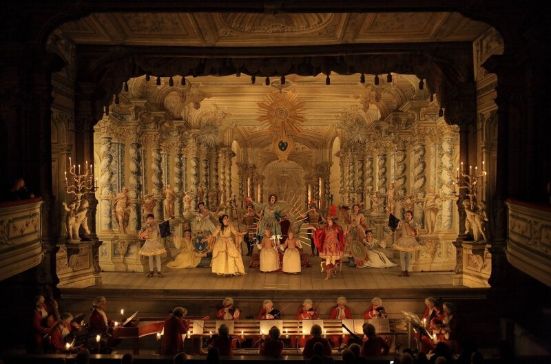 Старинная опера, аутентичная постановка.