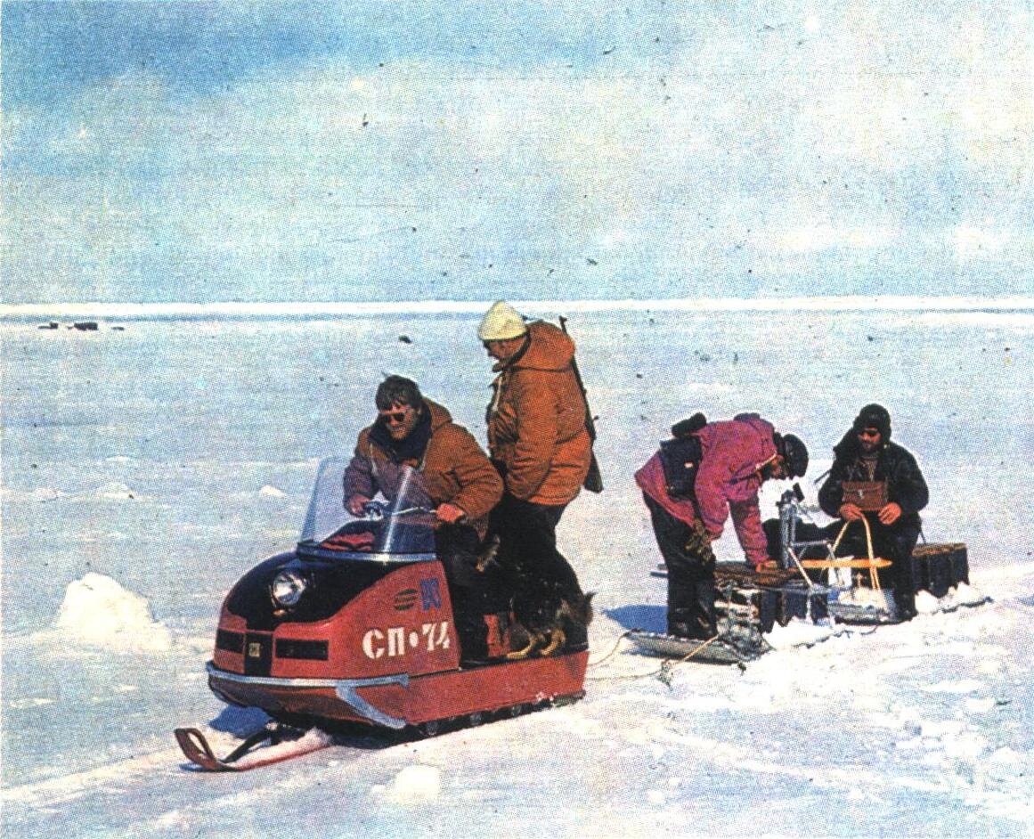 В 1974 году снегоходы «Буран» доставлены самолетом на дрейфующую во льдах Арктики