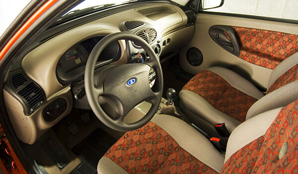 Салон ВАЗ Калина. Очень практичный и современный на момент выпуска.