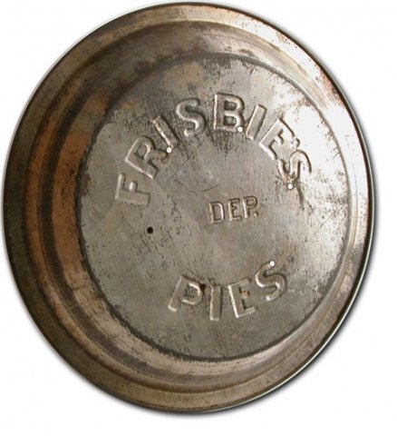 Эти пироги покупали студенты Йельского университета, которые и заметили, что эти подносы хорошо летают.