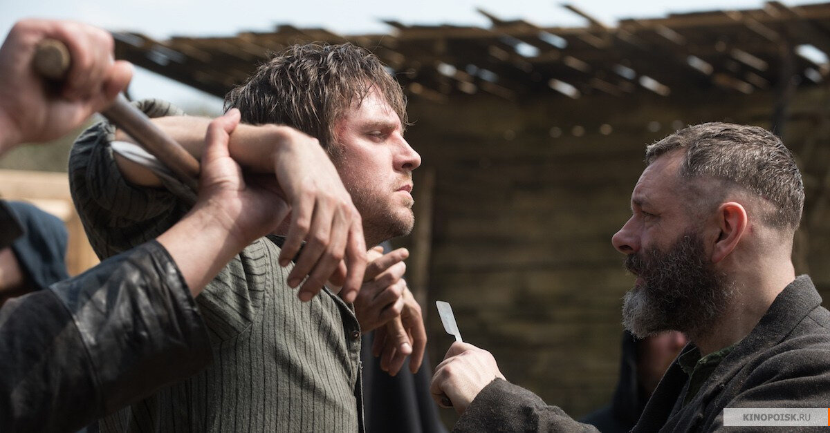 Несмотря на то, что ружья в картине тоже есть, главным "ружьем Чехова" здесь является вот эта опасная бритва. 