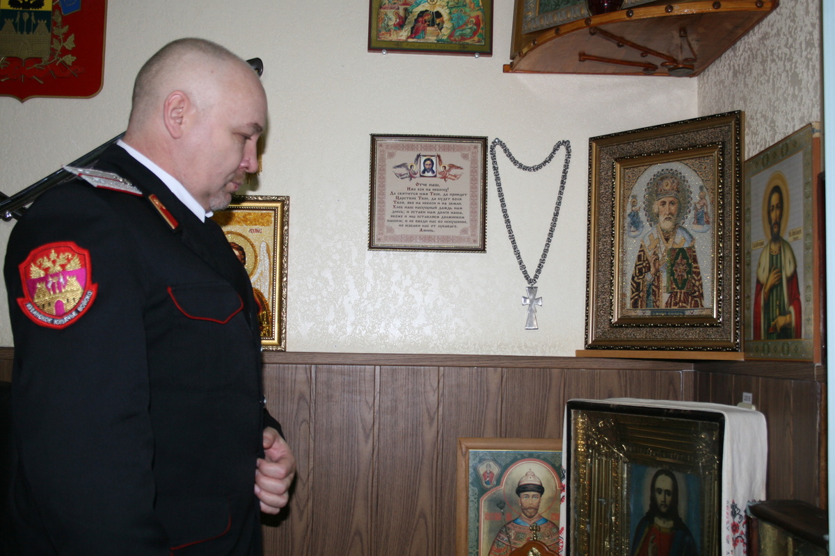 на фото: атаман АГКО Сергей Бурлуцкий