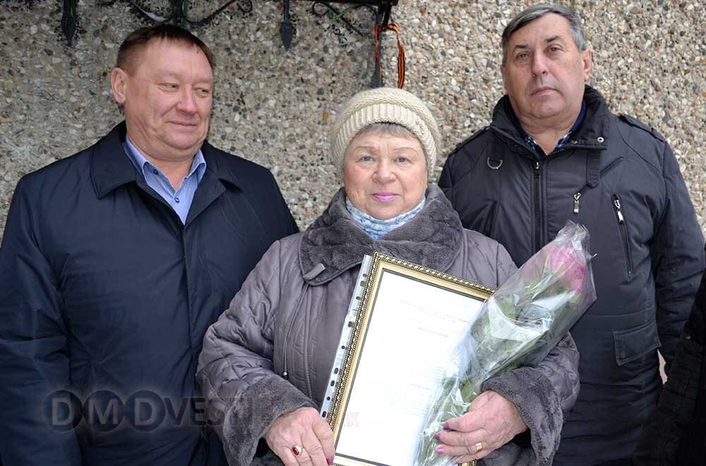 На фото (слева направо): Олег Сударев, Любовь Сидорова, Виктор Ведешкин
