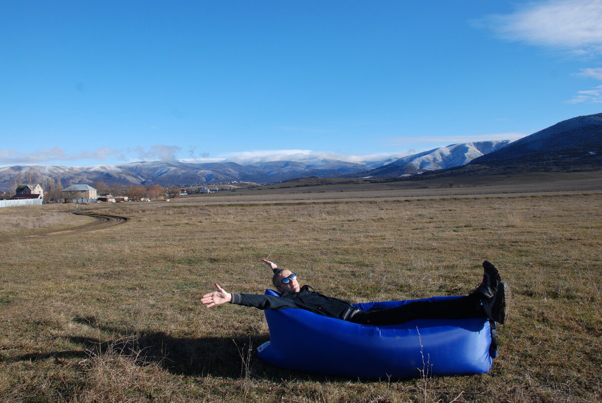 Но уже через 5 минут подъема в гору нас ждала зимняя сказка. На протяжении всего подъема мы не раз останавливались и любовались замечательными зимними видами деревьев и гор 
Дорога не асфальтированная, но укатанная. Проехать можно на любом авто.
На плато находятся сразу несколько знаменитых пещер : Мраморная, Эмине-Баир-Хосар и другие 
