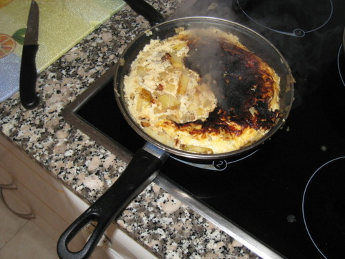 Что делать, чтобы чугунная сковорода не пригорала