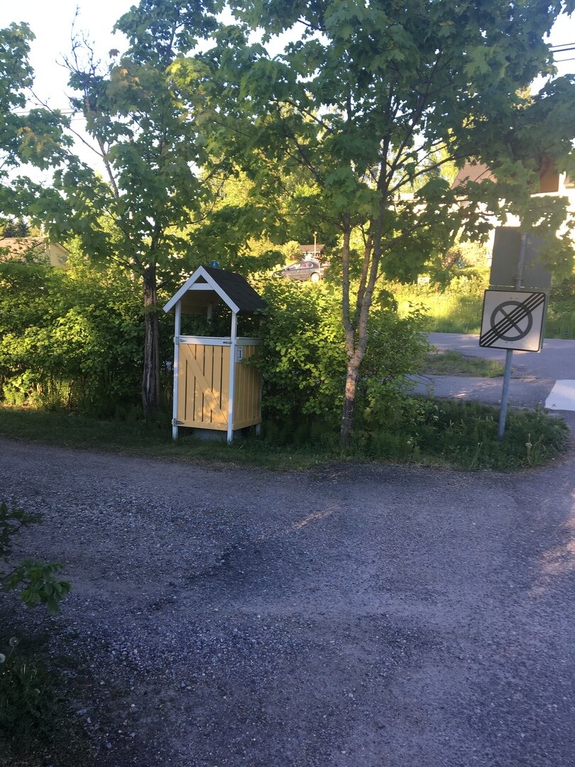 Мусорные домики у частных домов