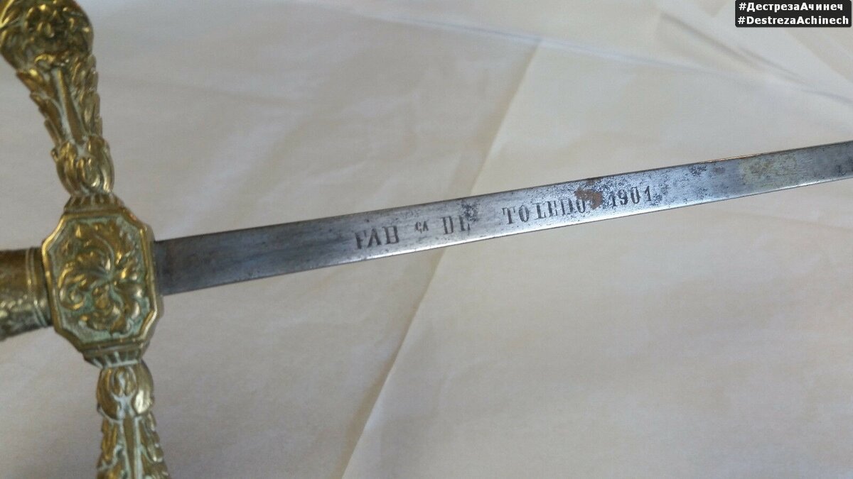 Надпись на клинке «Fab ca de Toledo 1901» указывает на его происхождение - изготовлен в Толедо, Испания, в 1901 году.