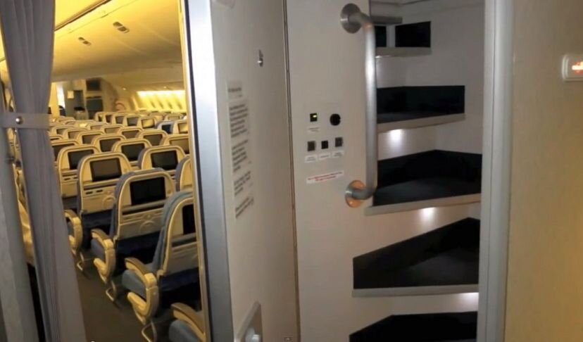 Лестница в комнату отдыха