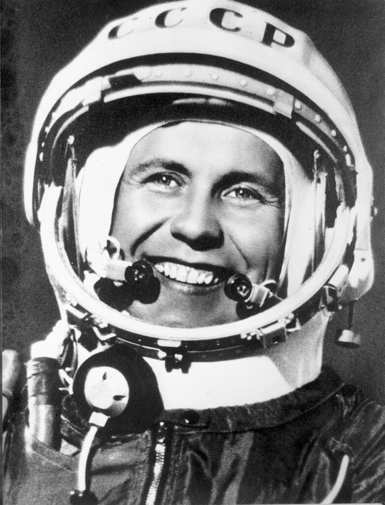 Первый космонавт ссср совершивший полет. П Р Попович космонавт.