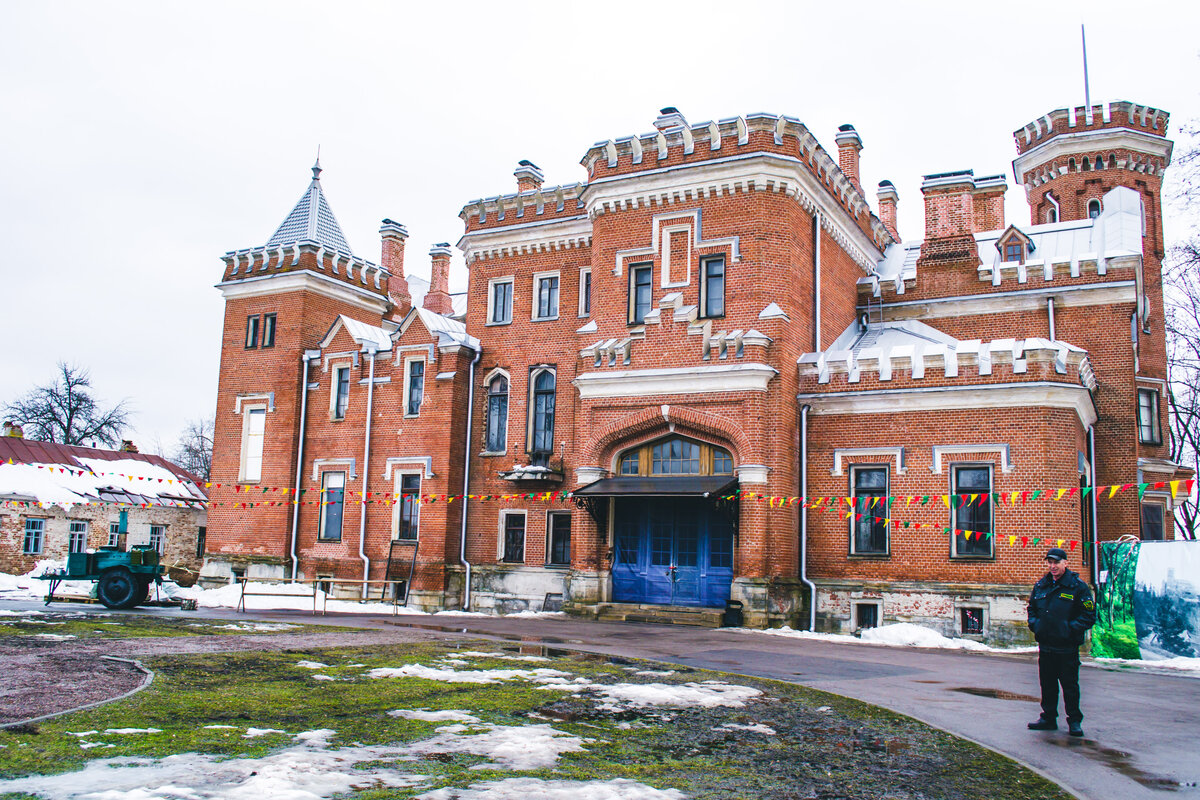 Замок ольденбургских в рамони фото после реконструкции