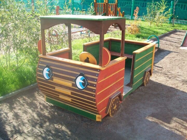 Обычный мужик из города Ковров делает детские машины из дерева и пользуется успехом у населения