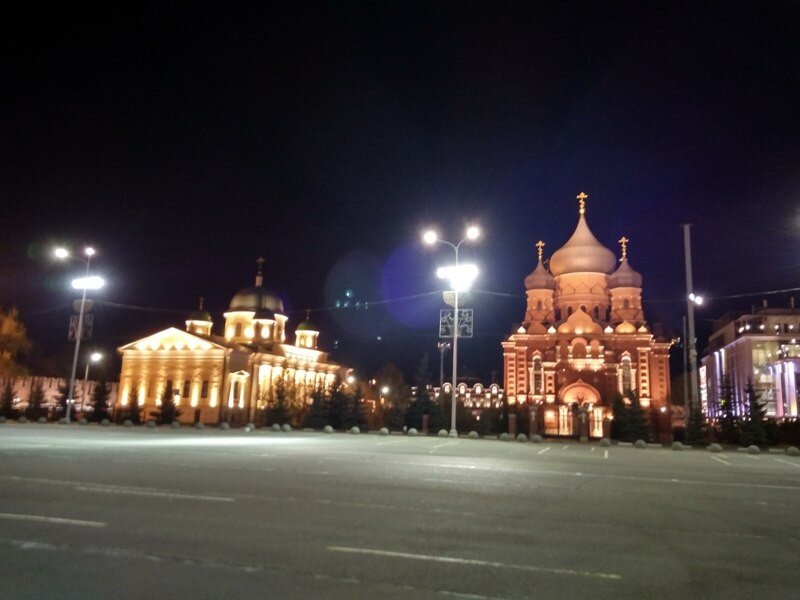 

Центральная площадь города, где шла подготовка к празднованию 9-го мая

