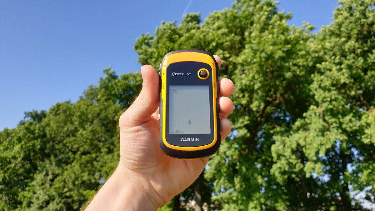                                     Очень удобный и компактный GPS навигатор Garmin.