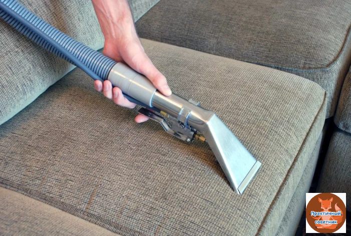 Чистим гобелен при помощи пылесоса