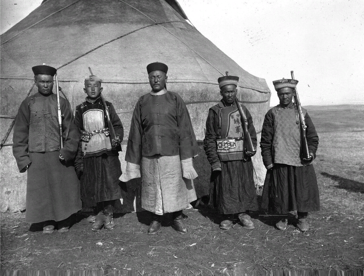 Первые народности. Калмыки Ойраты. Синьцзянские калмыки. Волжские калмыки. Калмыки народ Юрты.