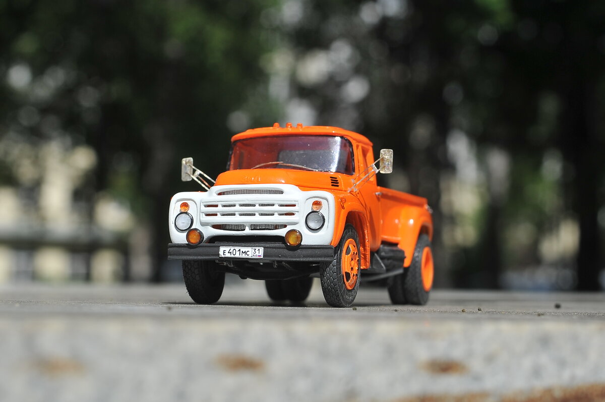 Модель в масштабе 1/43