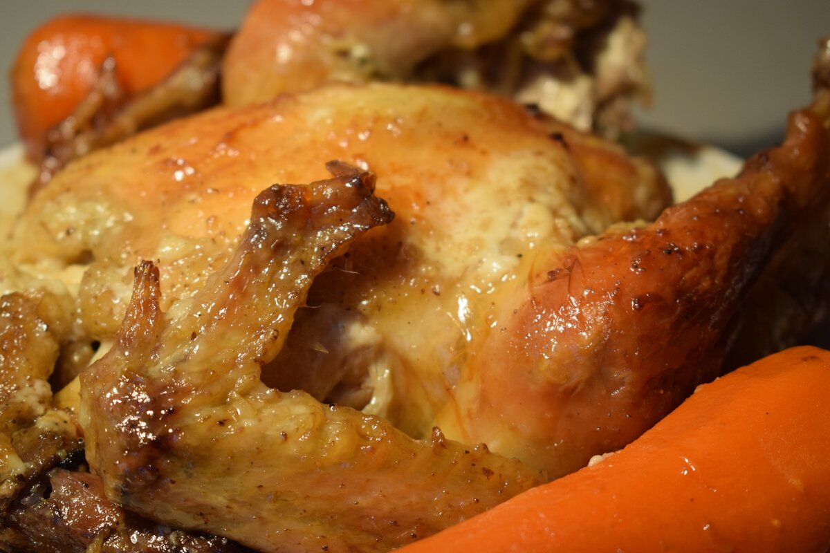 Курица с морковкой в духовке. Кухня наизнанку курица. Кухня наизнанку куриные ножки в духовке. Кухня наизнанку блюда из курицу.