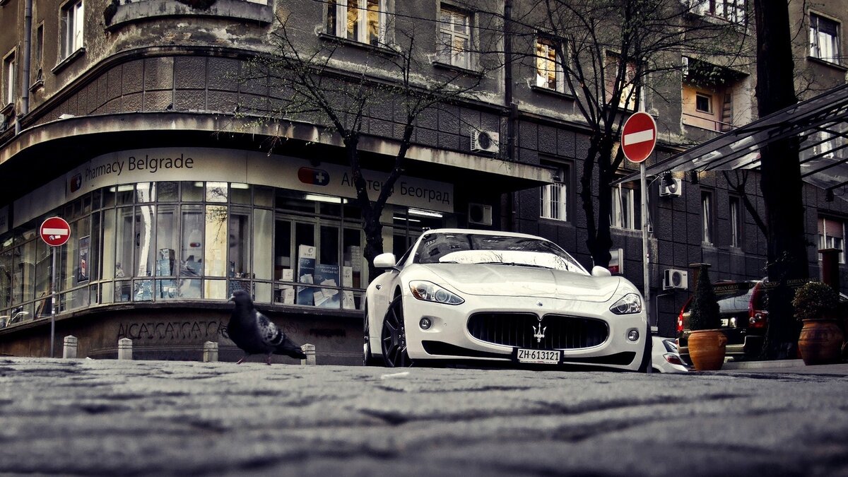 https://www.zastavki.com/pictures/originals/2015/Auto___Maserati_Maserati_on_the_street_in_Belgrade_108464_.jpg