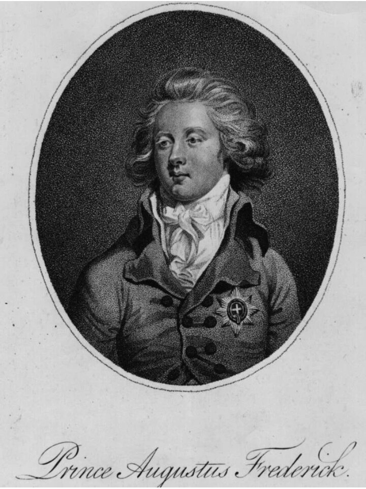 Принц Август Фредерик вел свою племянницу королеву Викторию к алтарю,  где ее ждал принц Альберт. 