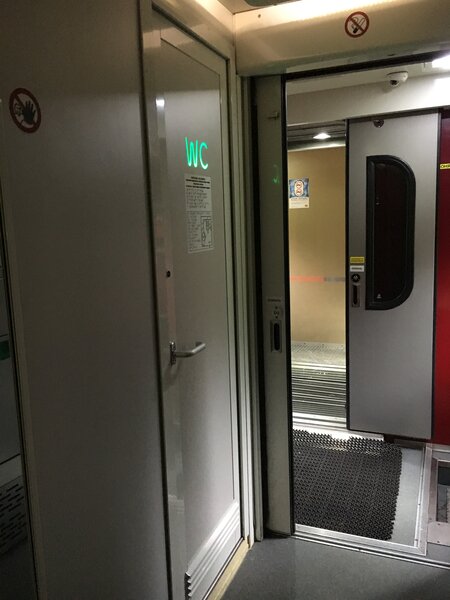 Как выглядит туалет в современном Российском поезде ???