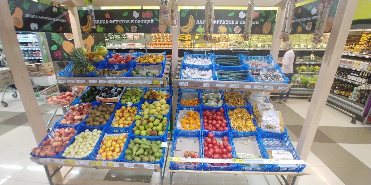 Овощной прилавок в перекрестке