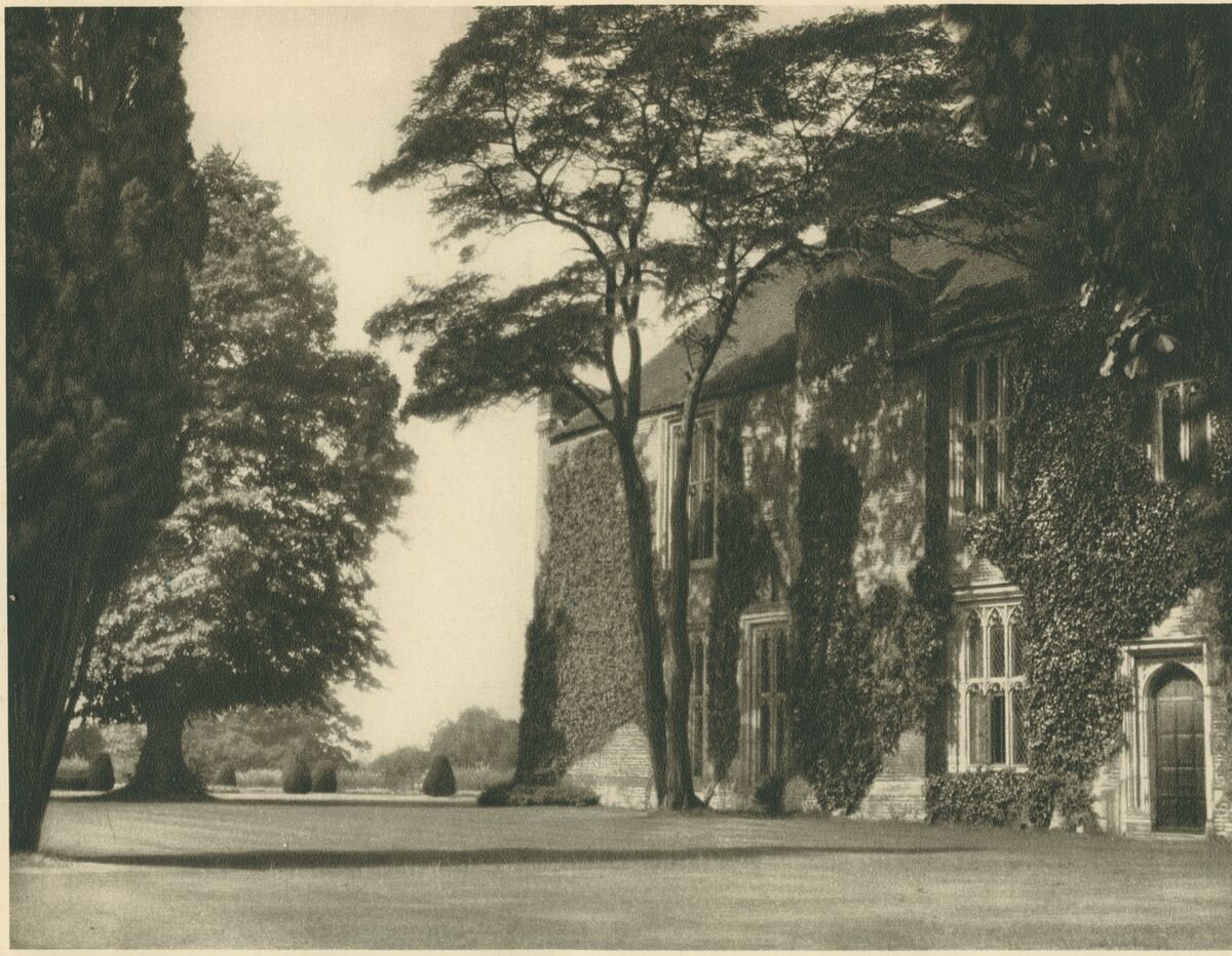 Sutton Place, Surrey. E. O. Hoppé. England. Baukust und Landschaft. Berlin, 1926. ГМИИ им. А.С. Пушкина