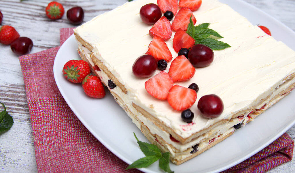 «Ленивый» летний торт из печенья без выпечки — идеи для вашего стола | hb-crm.ru