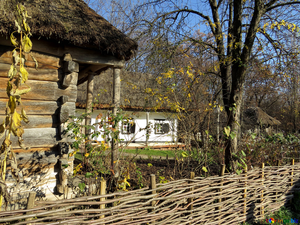 Примерно так выглядела наша изба.