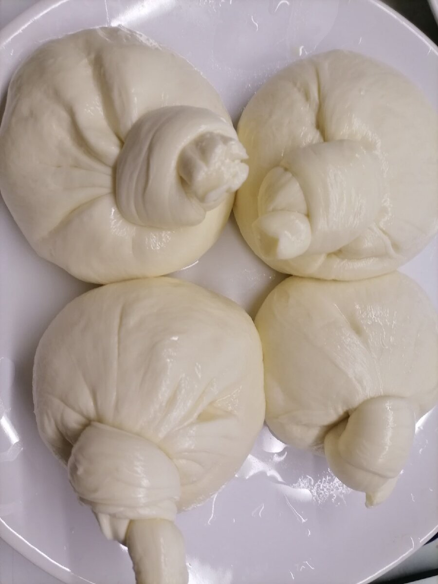 На фото наши сыры.