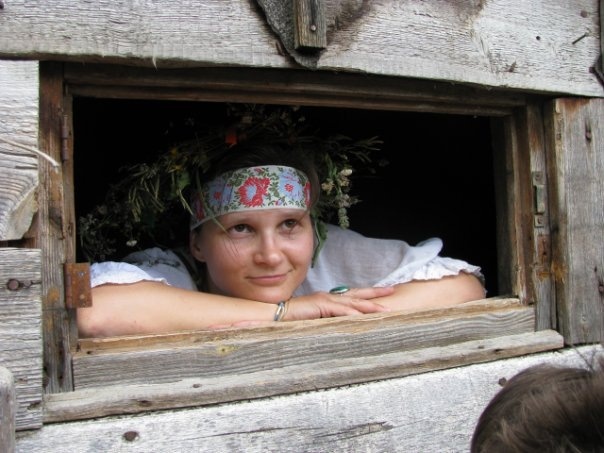 Заточил Кощей Василису премудрую в своём замке.