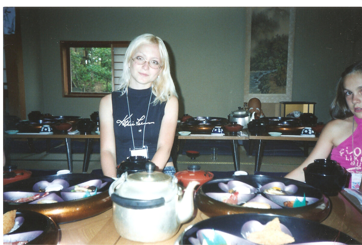 Тот самый японский обед. Нас кормили на теплоходе, поэтому это был чуть ли не единственный раз, когда мы ели что-то местное.