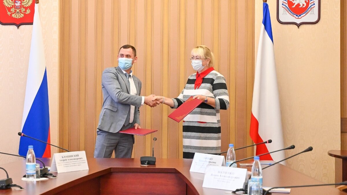 Подписание соглашения о сотрудничестве в сфере туризма между Крымом и Ненецким автономным округом // Фото: пресс-служба Минкурортов Крыма 