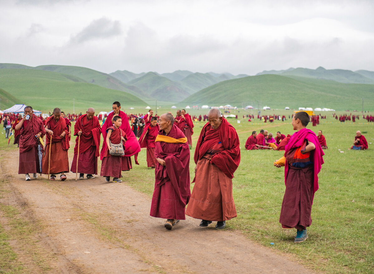  Монахи на посвящении Калачакры в степи Гангья, Амдо, Восточный Тибет