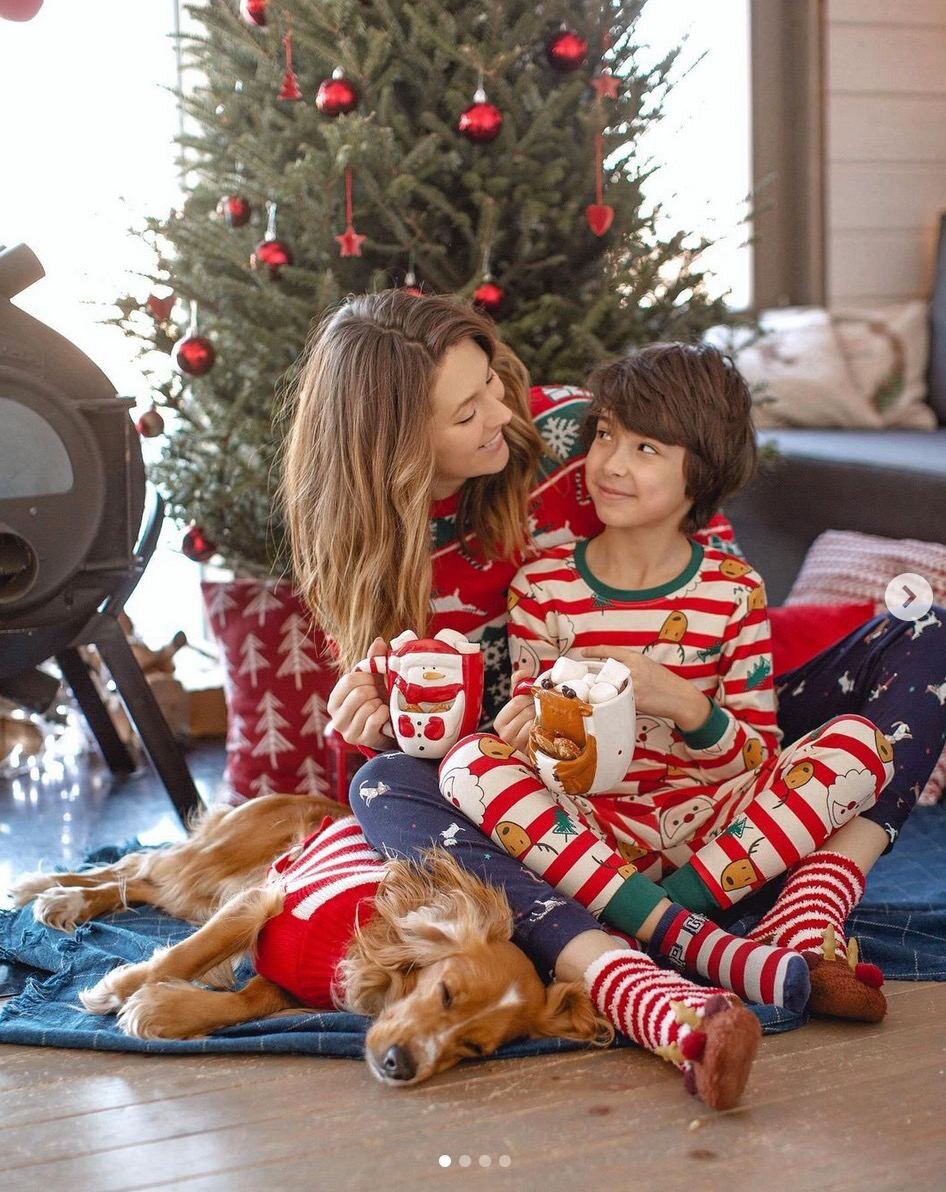 Это Полина, предыдущая хозяйки нашего домика. Её инстаграм — @nikmoms. Листайте фотки, там много красоты :)