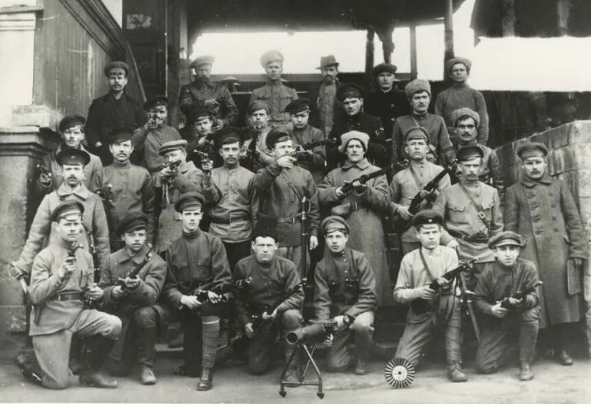 Отряд Красной Гвардии завода "Вулкан". Фото из открытых источников