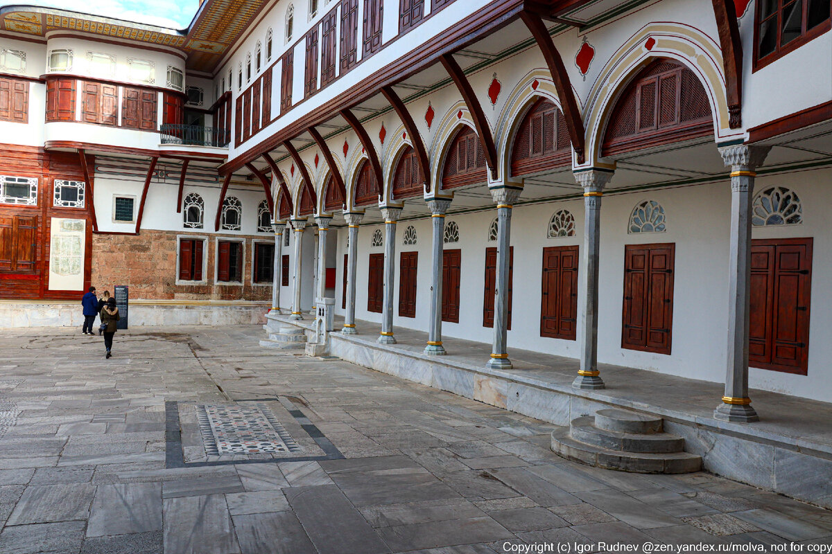 Внутренний двор гарема при дворце Топкапы в Стамбуле